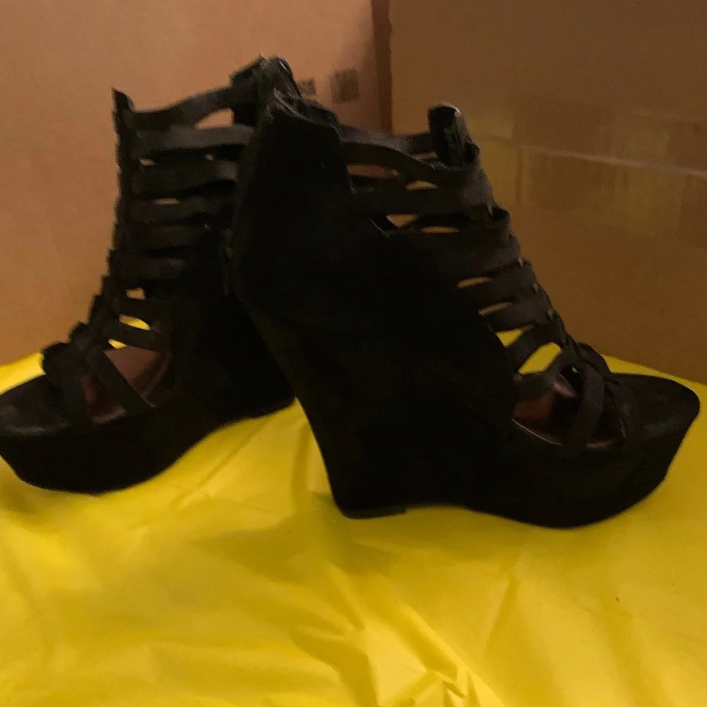 Wedge Platform - Picture 1 of 2